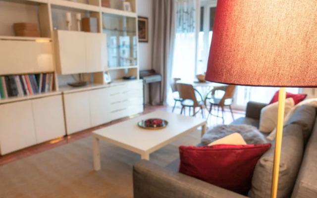 Pelicanstay at Avenue George V Paris