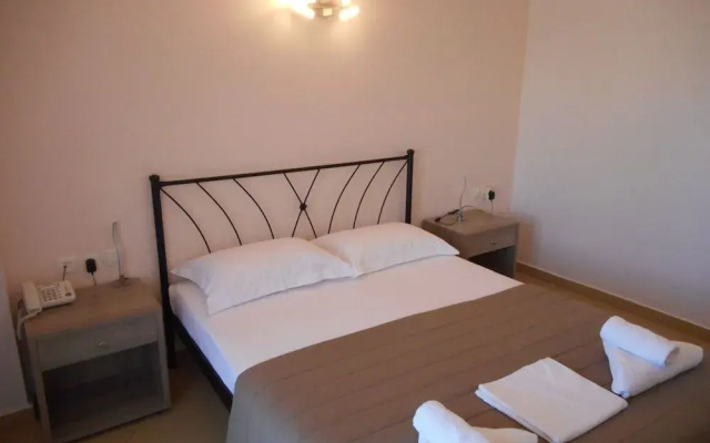 Maneas Beach Hotel