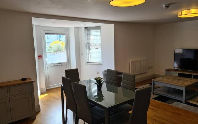 Remarkable 2-bed Apartment in Ilfracombe