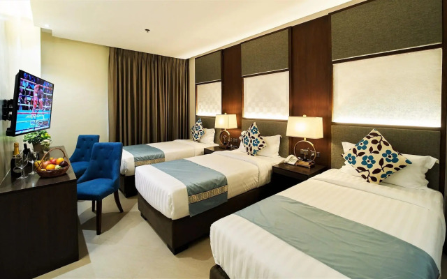 J7 Plaza Hotel