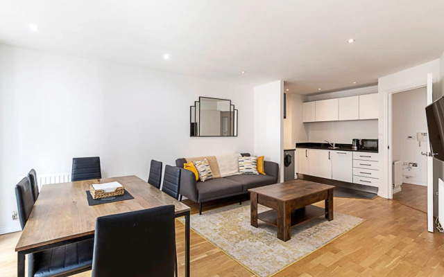 Bright Battersea Apartment