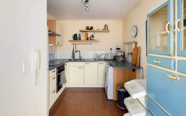 Beautiful & Vibrant 2BD Home w/ Balcony - Hackney!