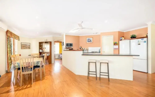 Hidden Gem Getaway in Dunsboroughs Heart