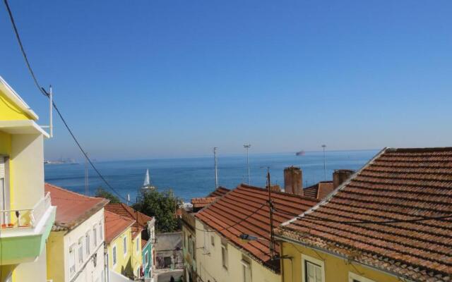 TEJO HOUSE RIVER Lisbon (Cacilhas)