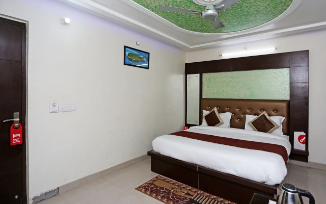 OYO 14220 Hotel BR Plaza
