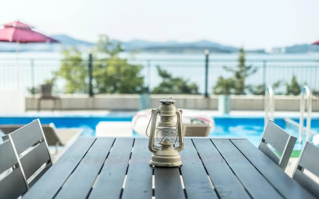 Yeosu Lastella Pension