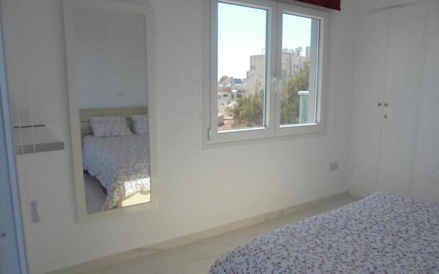 Kermia Court - Beach-front, modern 2 bedroom -sleeps 6