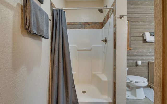 Custom Kasilof Cabin on 40 Private Acres