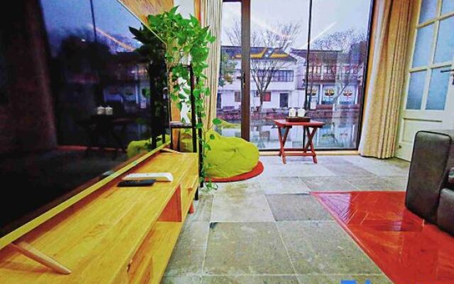 Tongli Qingyuan River View Holiday Inn