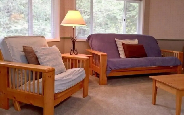 Mt. Baker Lodging Cabin 13 (Sleeps 8)