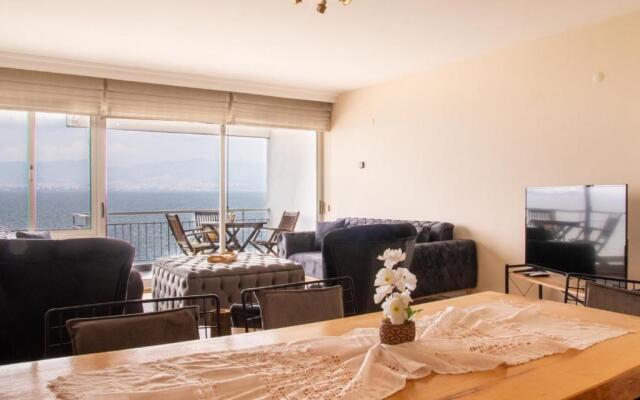 Furnished Stylish Sea View Flat in Izmir Konak