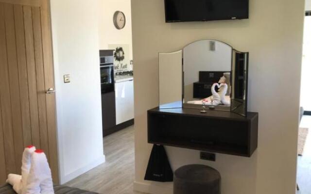 Parkknott Retreat Luxury Lodge with Private Hot Tub