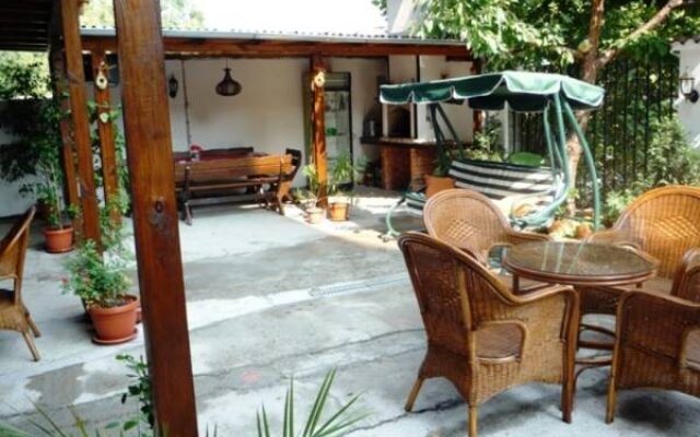 Hotel Priyateli