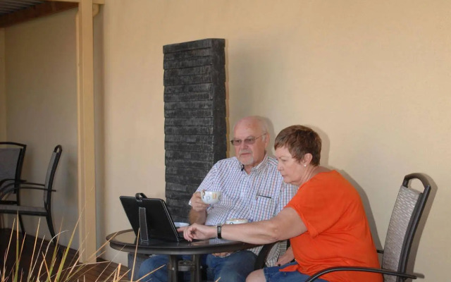 Golden Chain Tower Motor Inn