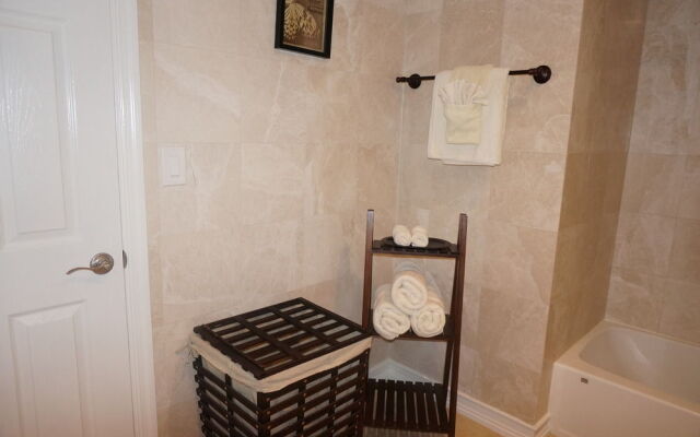Amazing Condo 3 min to the Beach