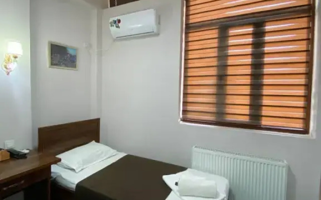 Parvina Hotel