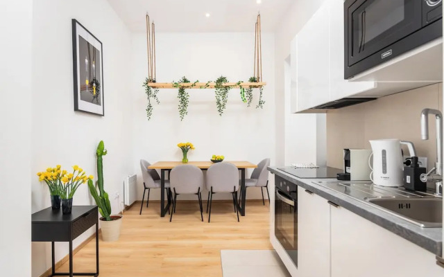 Modern  Apartments  by Upstairs