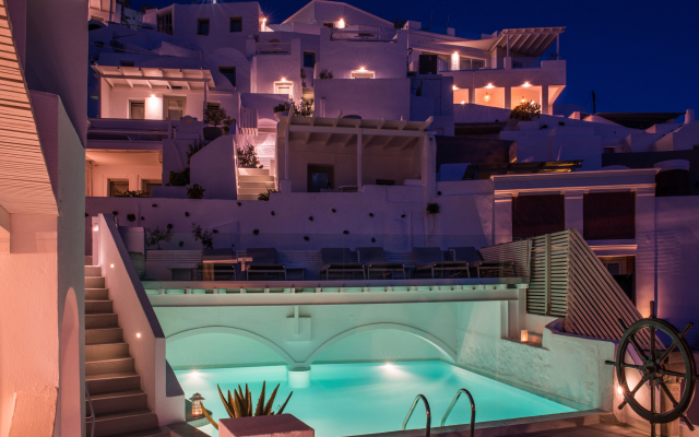 On The Rocks Hotel