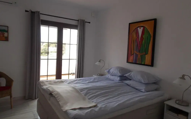 Apartment With Sea View In Puerto Banus