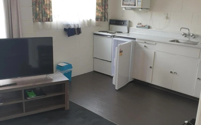 Milton Chalet Motel