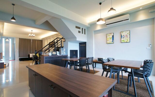 Knight Inn