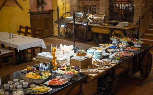 Pytloun Old Armoury Hotel Prague