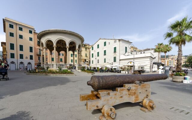 JOIVY Kiosk Opera House