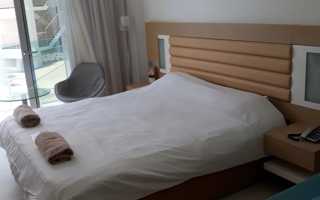 Vrissaki Beach Hotel