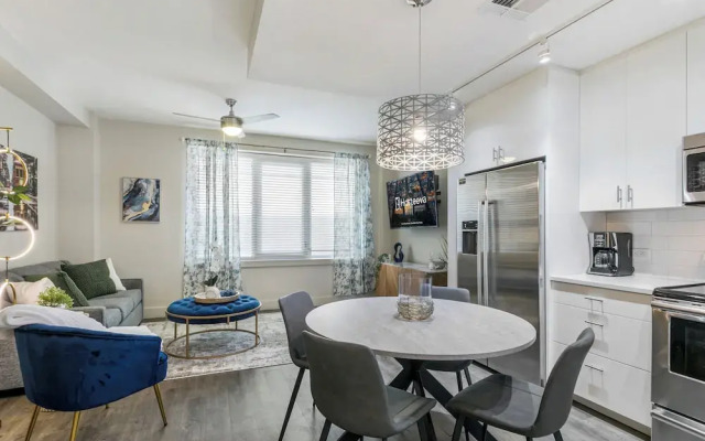 Magnificent Condo Near Bourbon Street