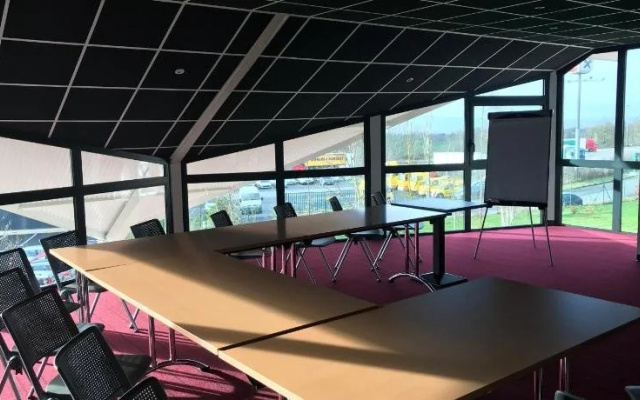FastHotel Montmarault - Auberge du Grand Champ