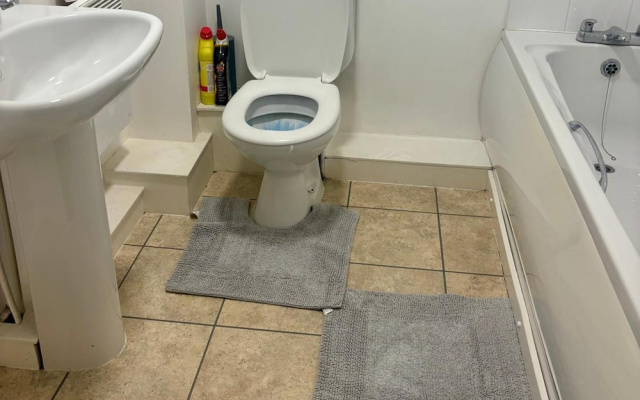 2 Bed Apartment-sleeps 4-free Parking