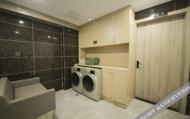 Super 8 Collection Hotel (Fuyang Wuyue Plaza)