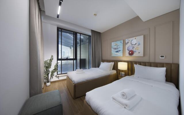 Fountain View Signature Residence With Terrace 135 SQM