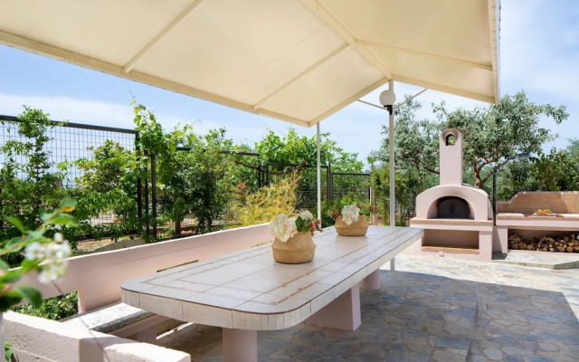 Villa Elihrisos-private Heated Pool Near the sea
