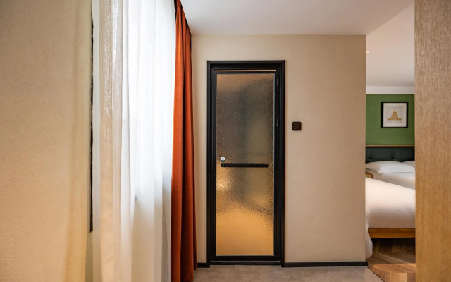 Qiuguo Hutong Courtyard Hotel