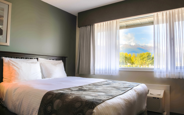 Prestige Hudson Bay Lodge & Conference Centre, WorldHotels Crafted Collection