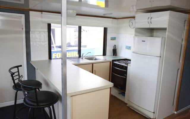 Boyds Bay Houseboat Holidays