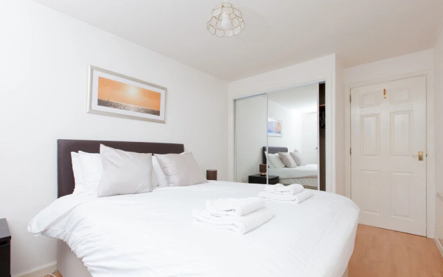 Bright & Airy City Centre Flat With Free Parking