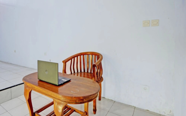 OYO Life 92937 Kost Putri Sarkara Syariah