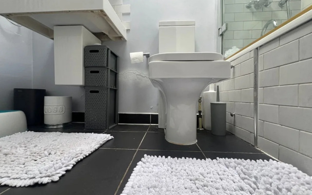 My Sky London House Near Attractions