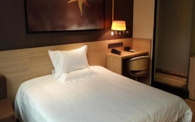 IU Hotel Chongqing Hechuan Ruishan Road Taermen Square