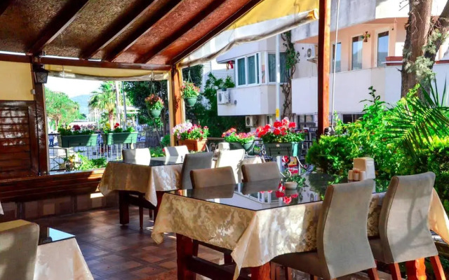 Green Palm Hotel