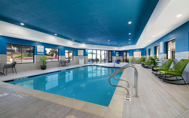 Hampton Inn & Suites Marina