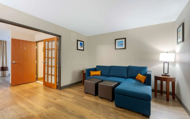 Comfort Inn & Suites