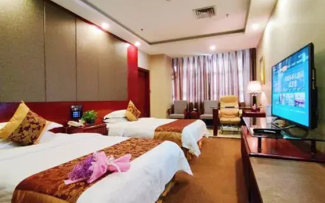 Hami Universal Hotel (Train Station)