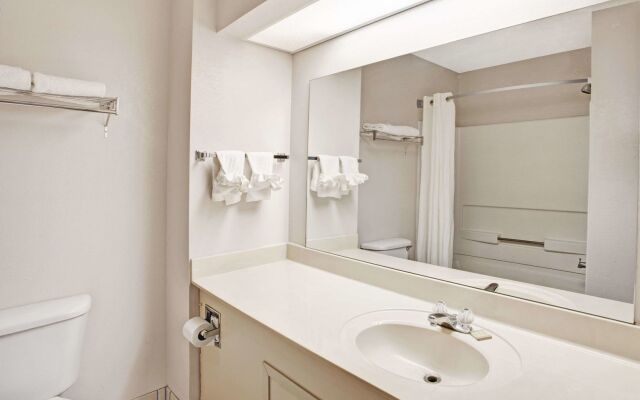 Super 8 Olive Branch