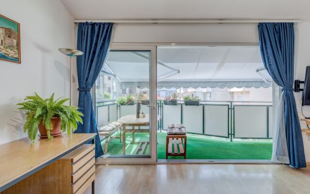 Spacious apartment Zvone with 3 balconies and parking