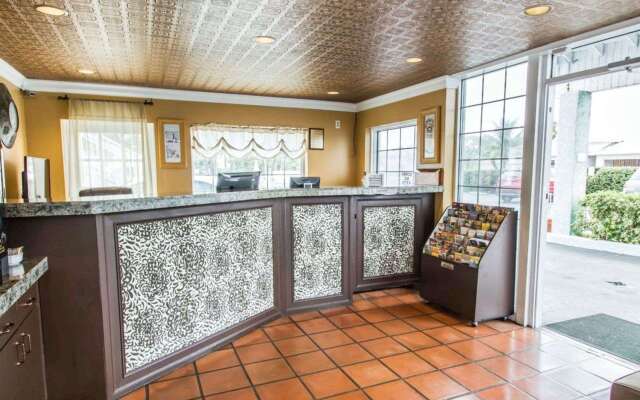 Econo Lodge Cocoa Beach - near the Port