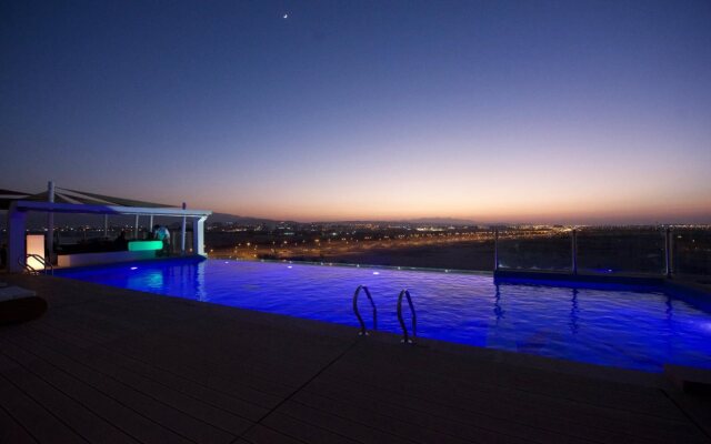 Carnelian By Glory Bower Hotel