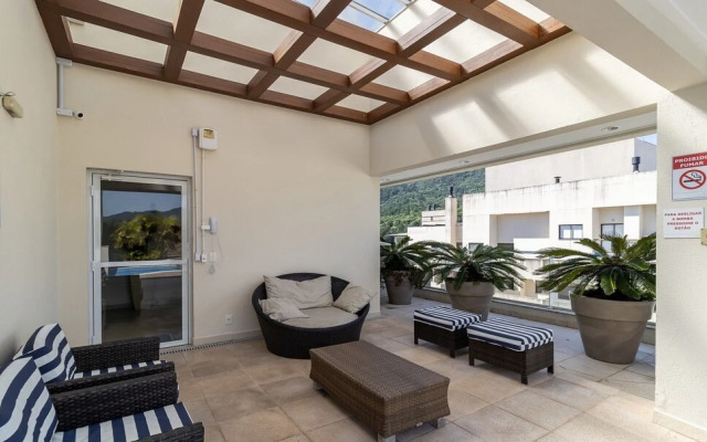 Apt With Private Barbecue and Pool Pea1301